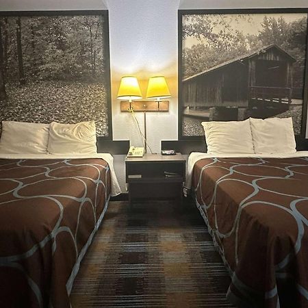 Super 8 By Wyndham Columbia East Hotel Bagian luar foto