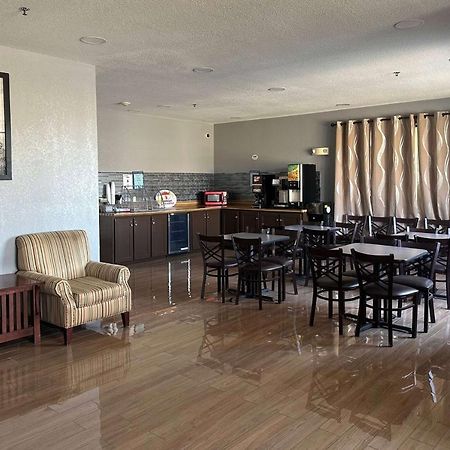 Super 8 By Wyndham Columbia East Hotel Bagian luar foto