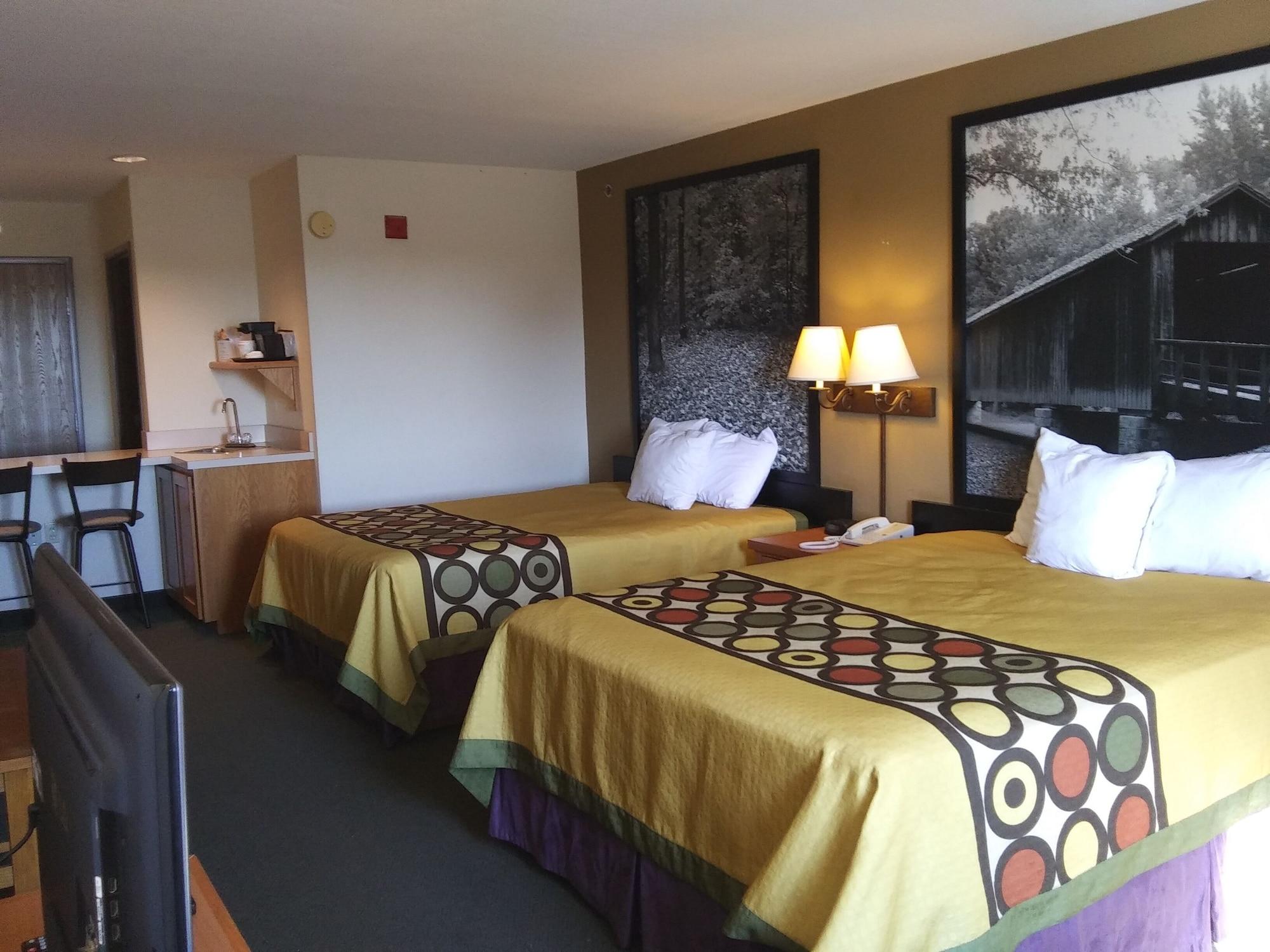 Super 8 By Wyndham Columbia East Hotel Bagian luar foto