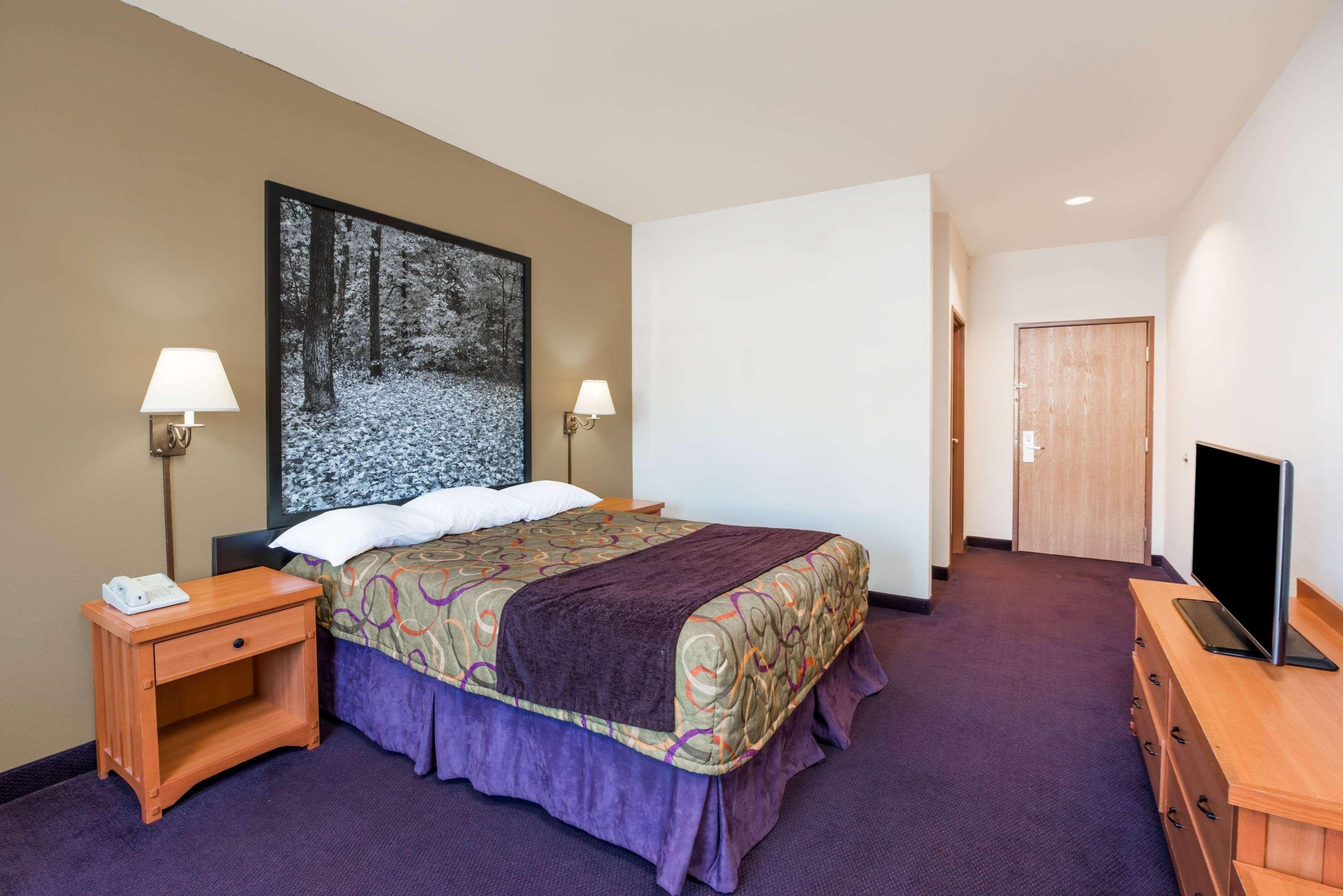 Super 8 By Wyndham Columbia East Hotel Bagian luar foto