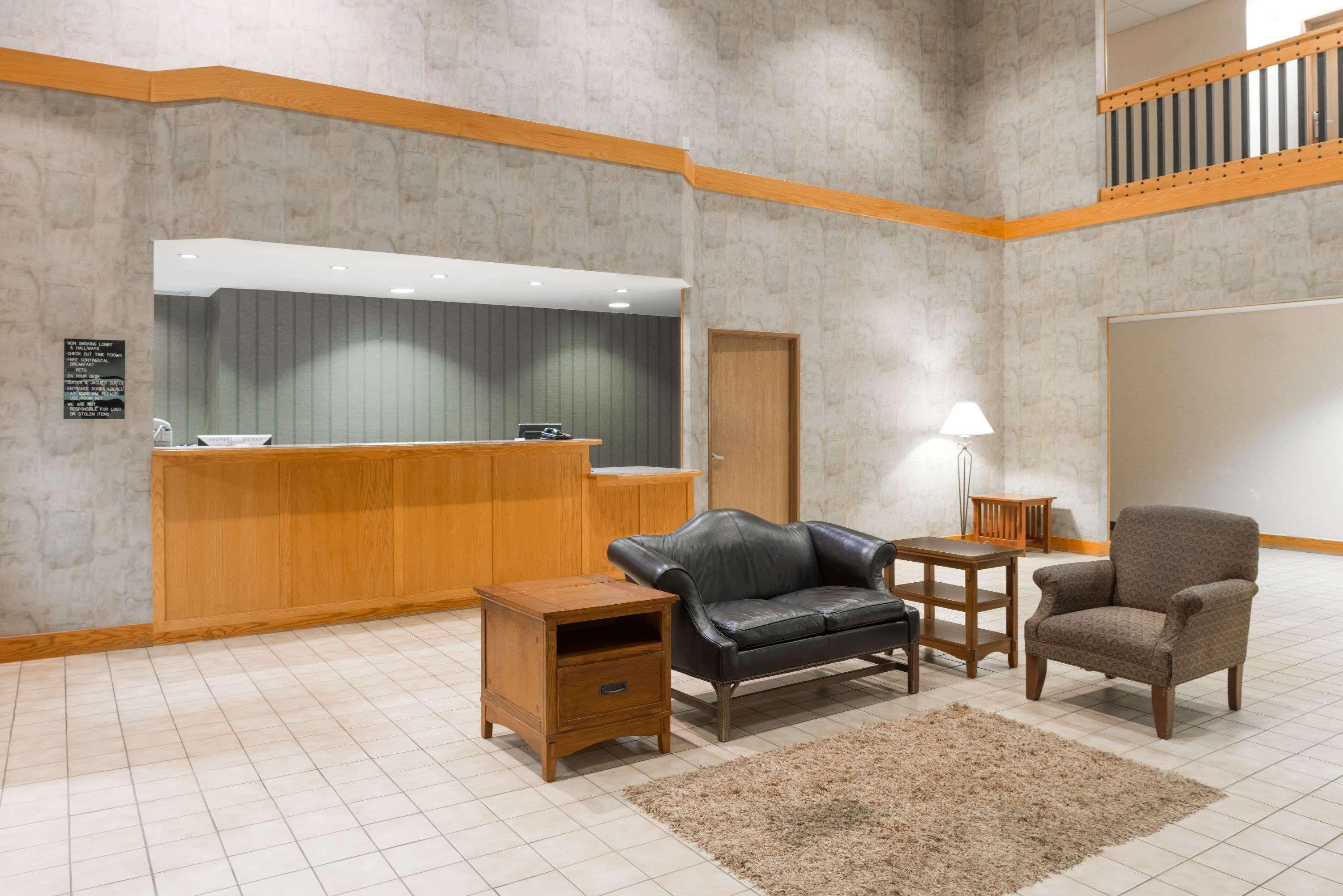 Super 8 By Wyndham Columbia East Hotel Bagian luar foto