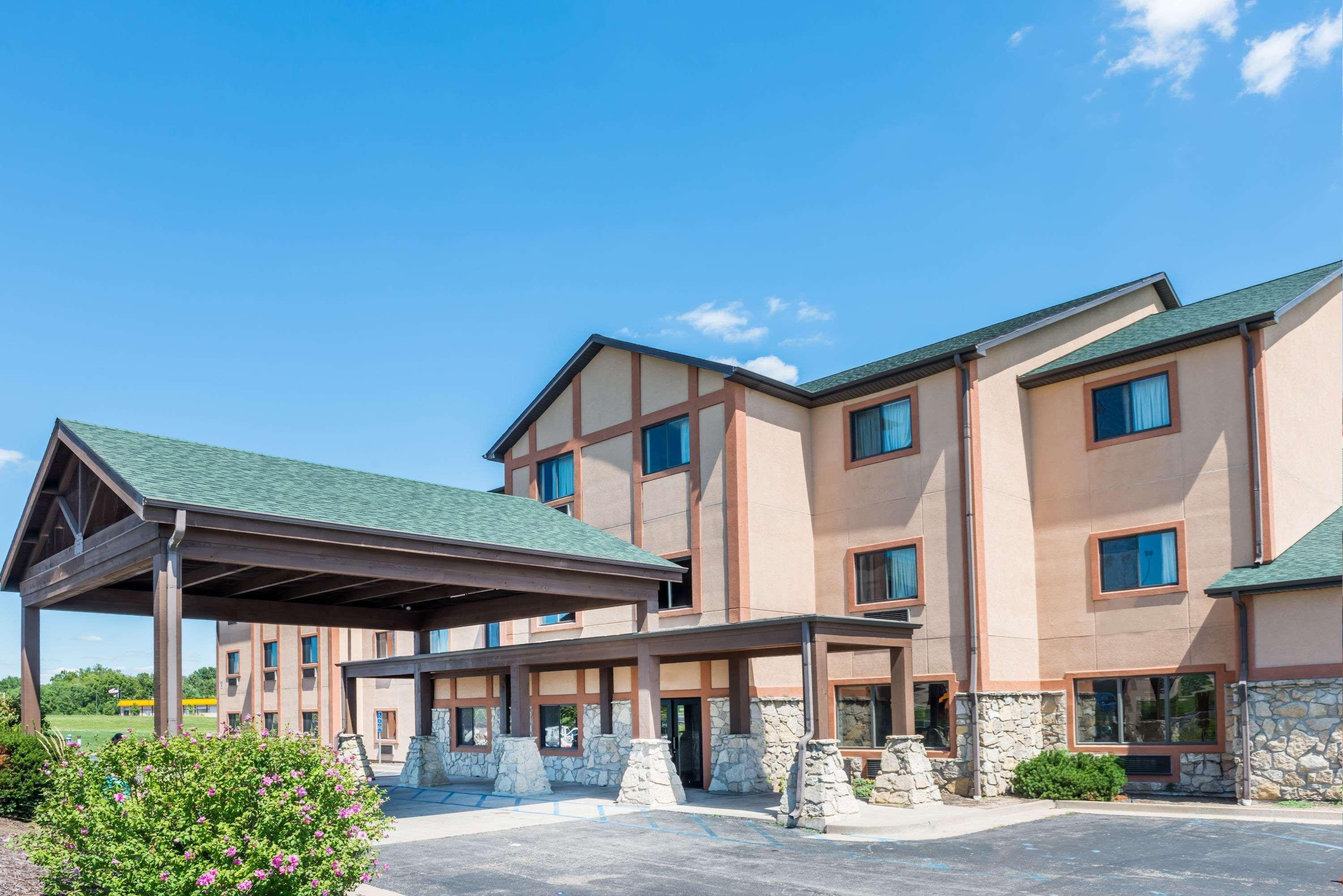 Super 8 By Wyndham Columbia East Hotel Bagian luar foto