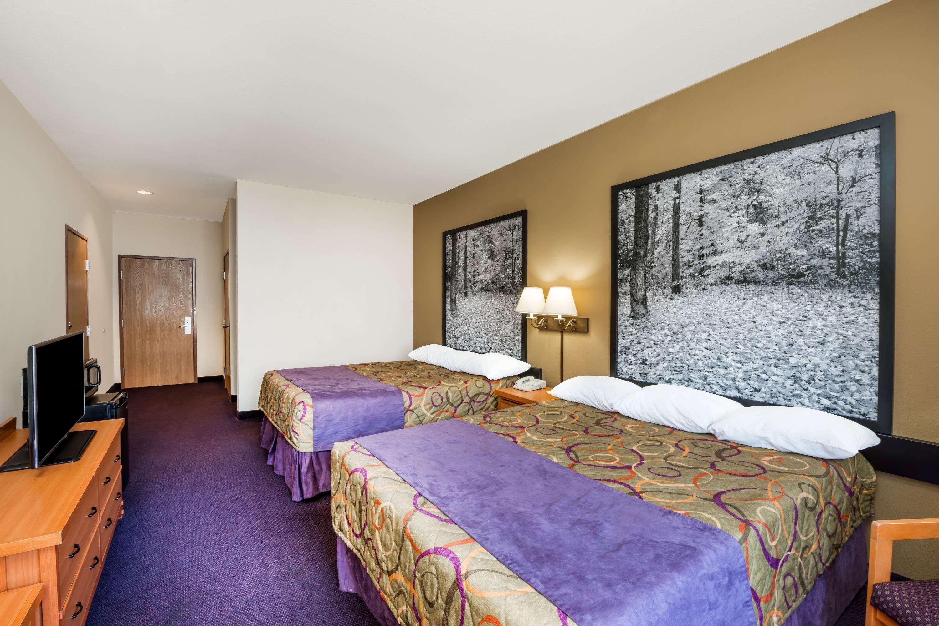 Super 8 By Wyndham Columbia East Hotel Bagian luar foto