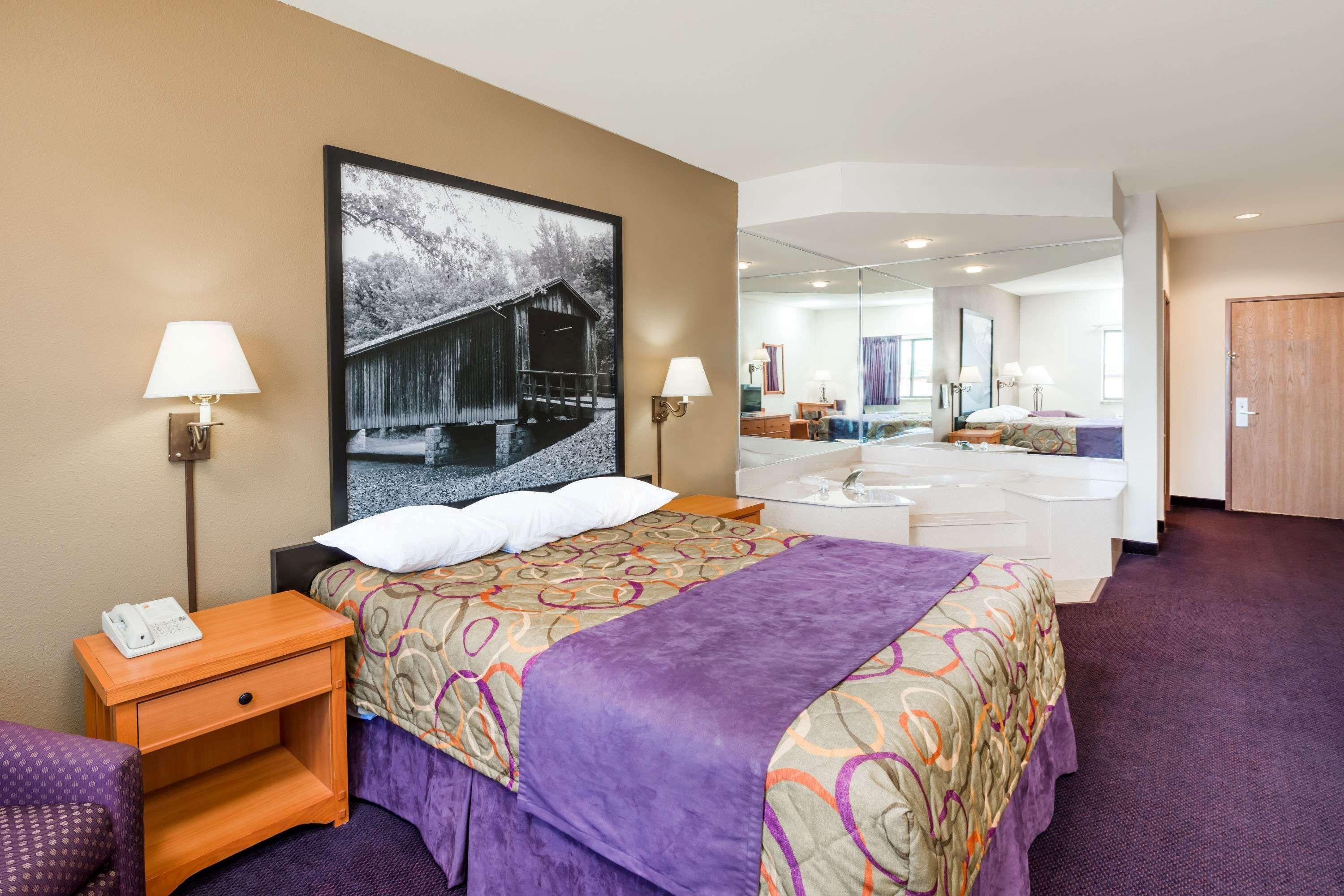 Super 8 By Wyndham Columbia East Hotel Bagian luar foto