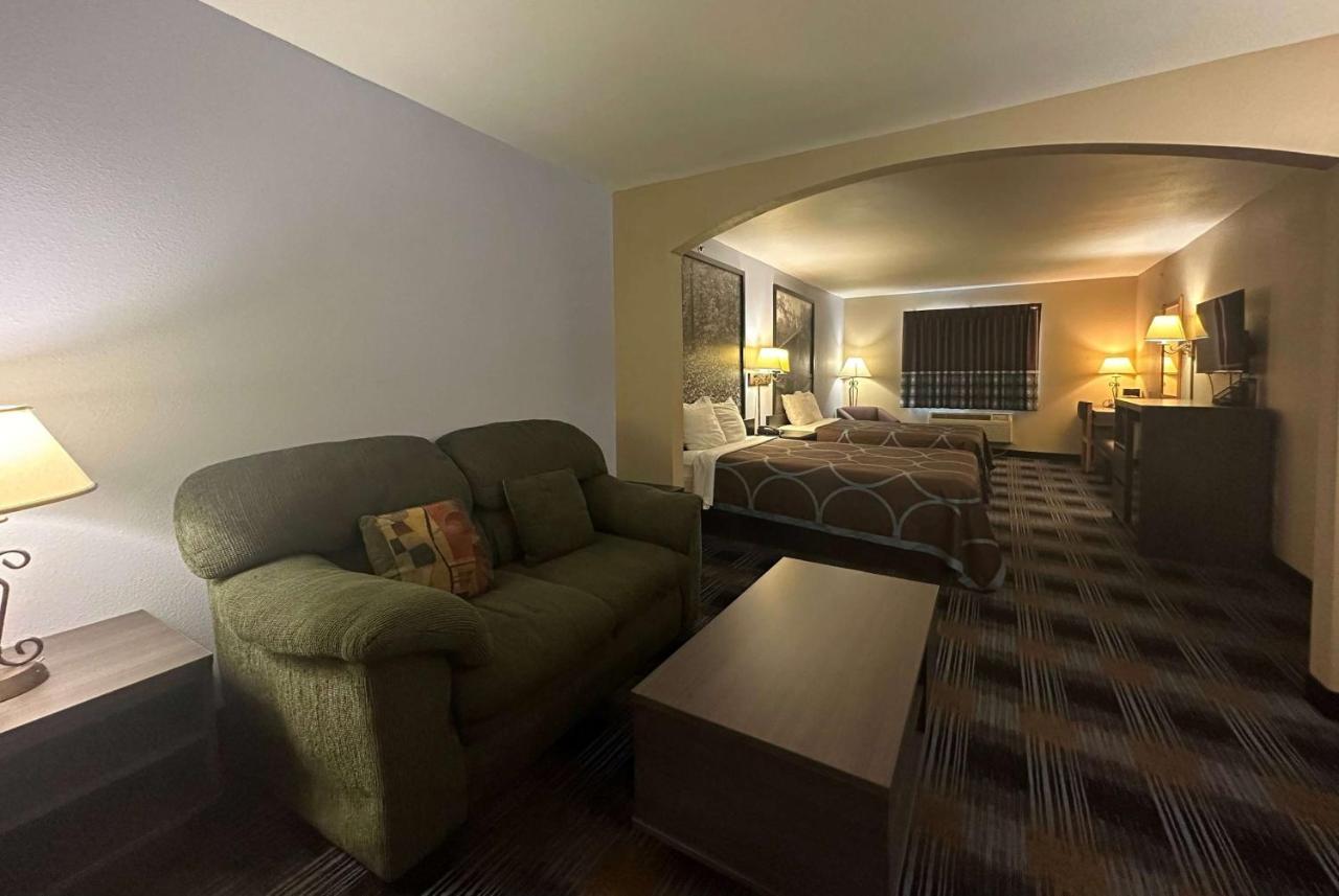 Super 8 By Wyndham Columbia East Hotel Bagian luar foto