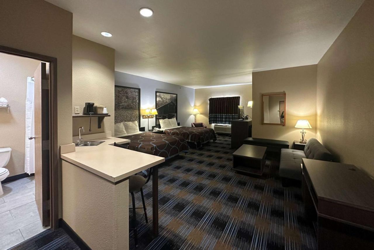 Super 8 By Wyndham Columbia East Hotel Bagian luar foto