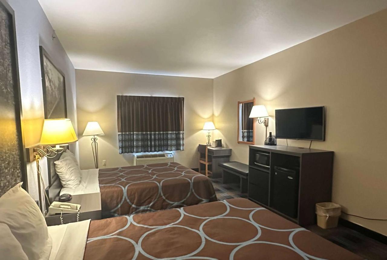 Super 8 By Wyndham Columbia East Hotel Bagian luar foto