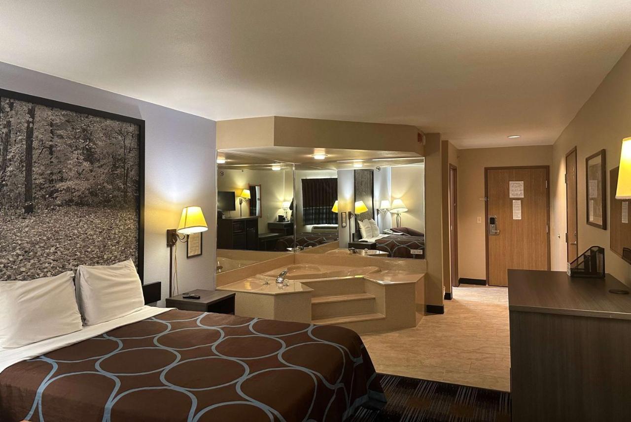 Super 8 By Wyndham Columbia East Hotel Bagian luar foto