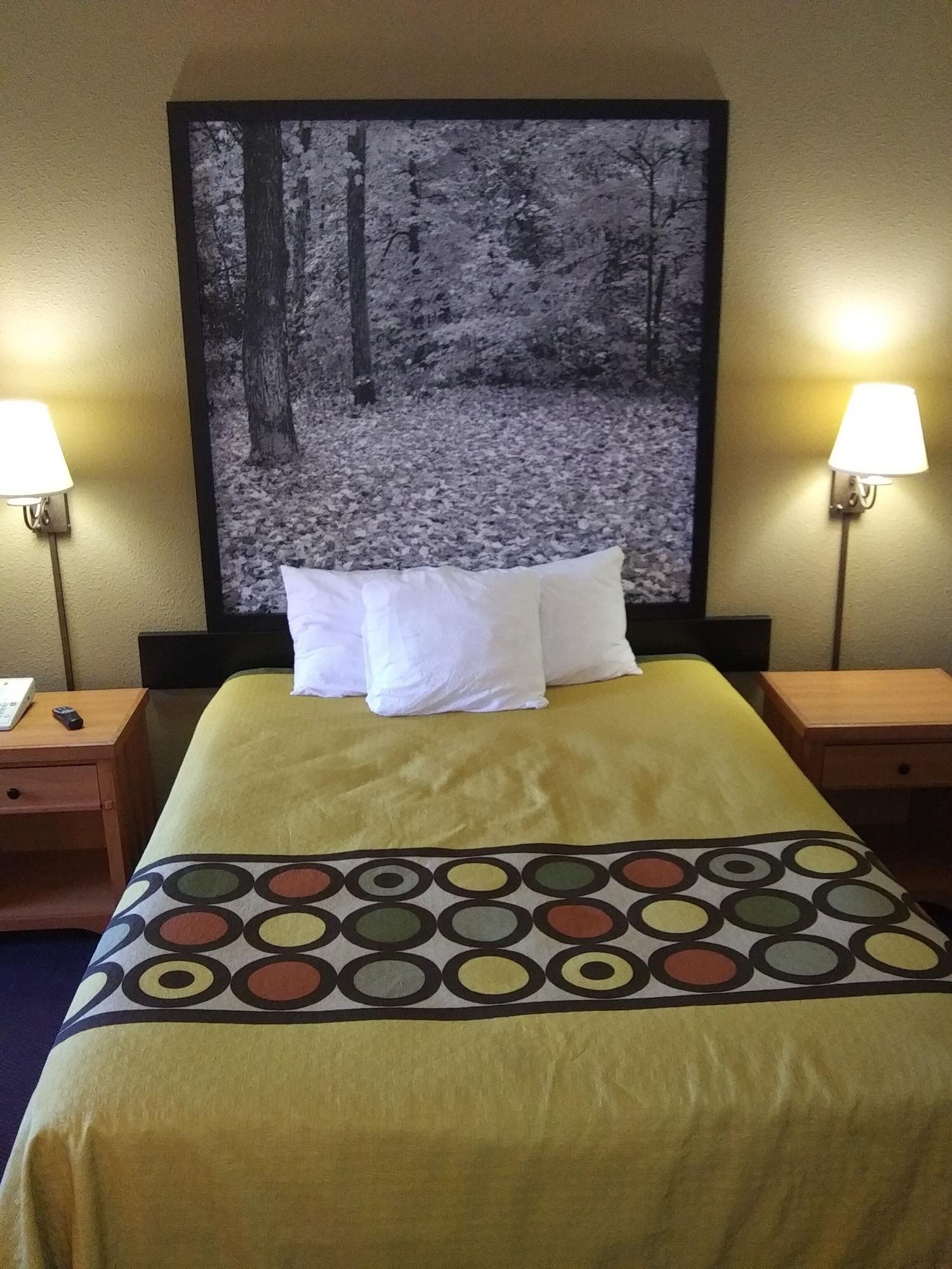 Super 8 By Wyndham Columbia East Hotel Bagian luar foto